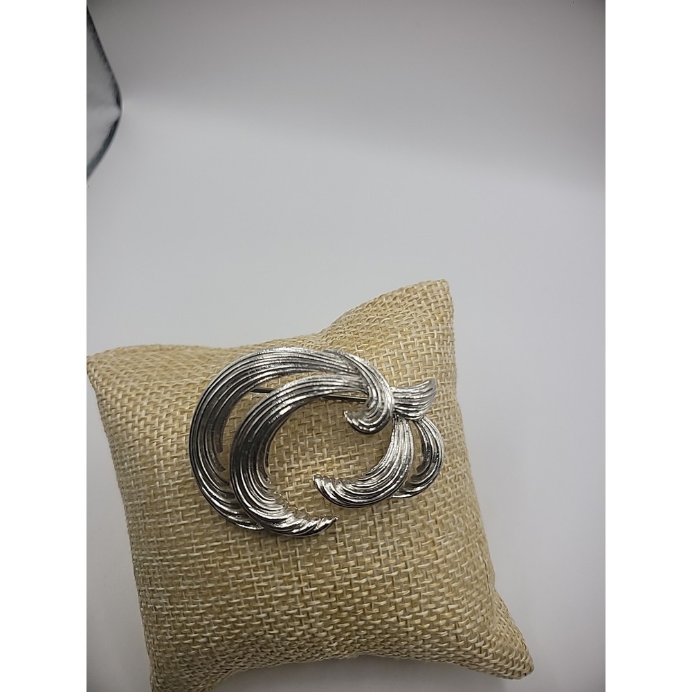 Vintage Monet Brooch Pin Silver Tone Swirls Ribbed Jewelry Costume‎